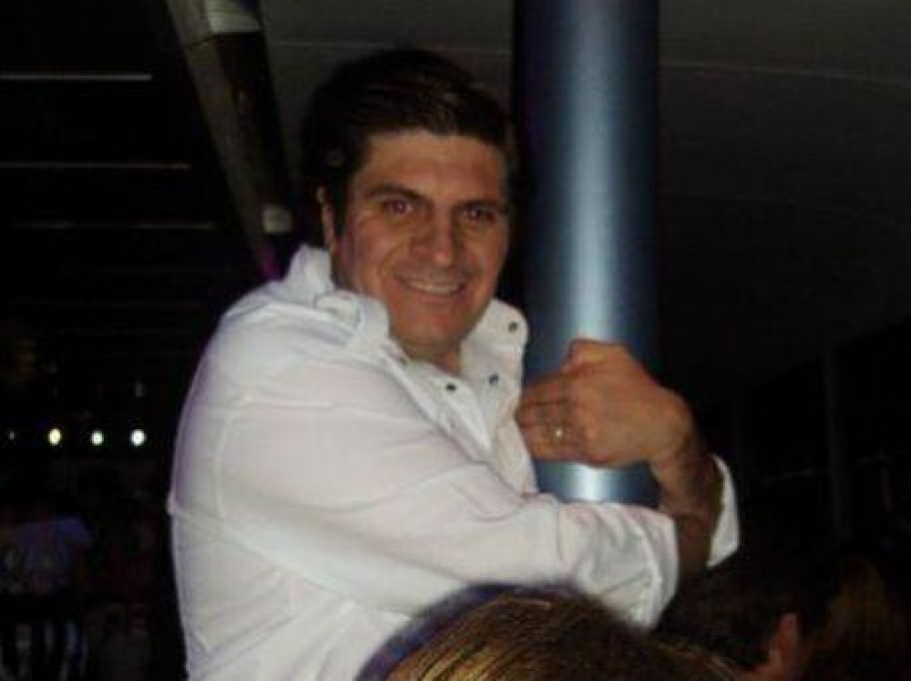Auxiliares de Lomas de Zamora aprietan al director de Consejos Escolares, Aldo Rold�n