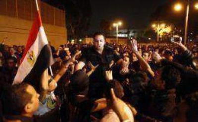 Egipcios protestaron contra Mursi y rodearon Palacio Presidencial