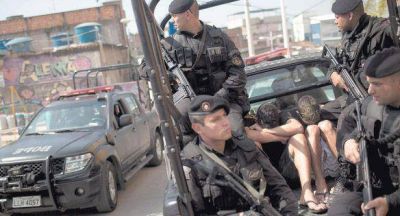 Detienen a 59 polic�as cariocas por sus relaciones con el narcotr�fico