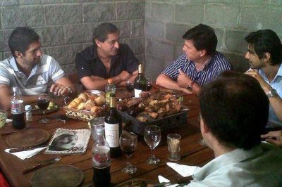 Cada vez m�s juntos: Passarella y Ram�n comieron un asado con todo el plantel