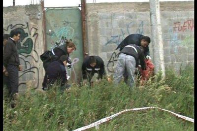  Encontraron restos humanos en bolsas rojas en la v�a p�blica