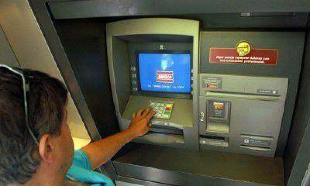 Advierten que durante las fiestas de fin de a�o podr�a faltar dinero en los cajeros autom�ticos 