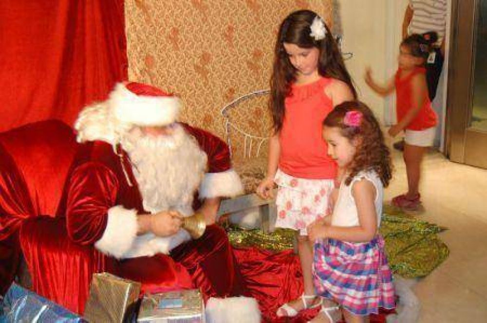 El fin de semana, los ni�os podr�n sacarse fotos con Pap� Noel