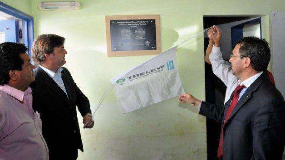 P�rez Cat�n encabez� el cierre de Taller de Herrer�a en Planta de Gas