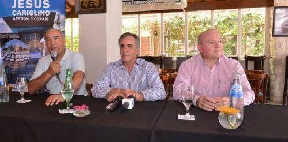 Cariglino junto al intendente de Pinamar y referentes pol�ticos de Mar del Plata