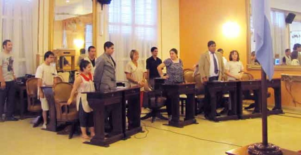 Un grupo de chicos del Centro Solar realizaron un simulacro de sesi�n en el HCD 