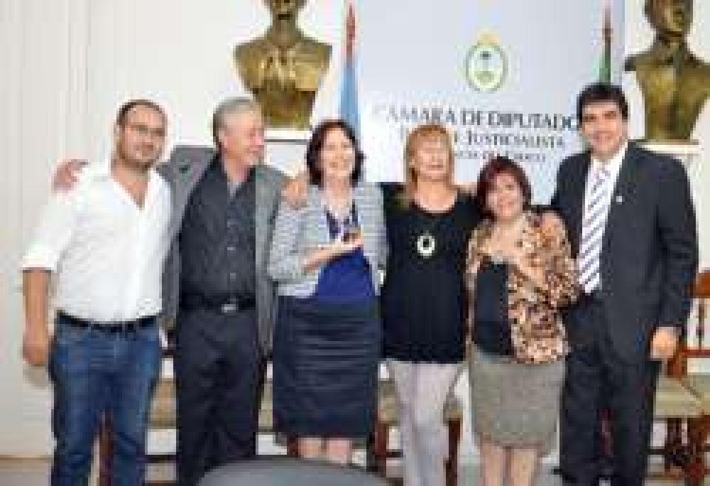 Legisladoras justicialistas fueron reconocidas por su trayectoria		