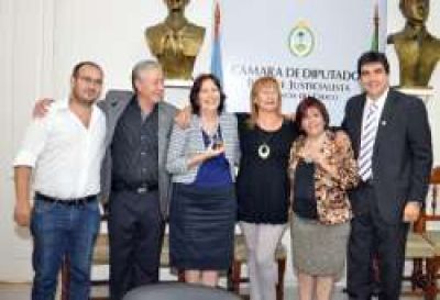 Legisladoras justicialistas fueron reconocidas por su trayectoria		