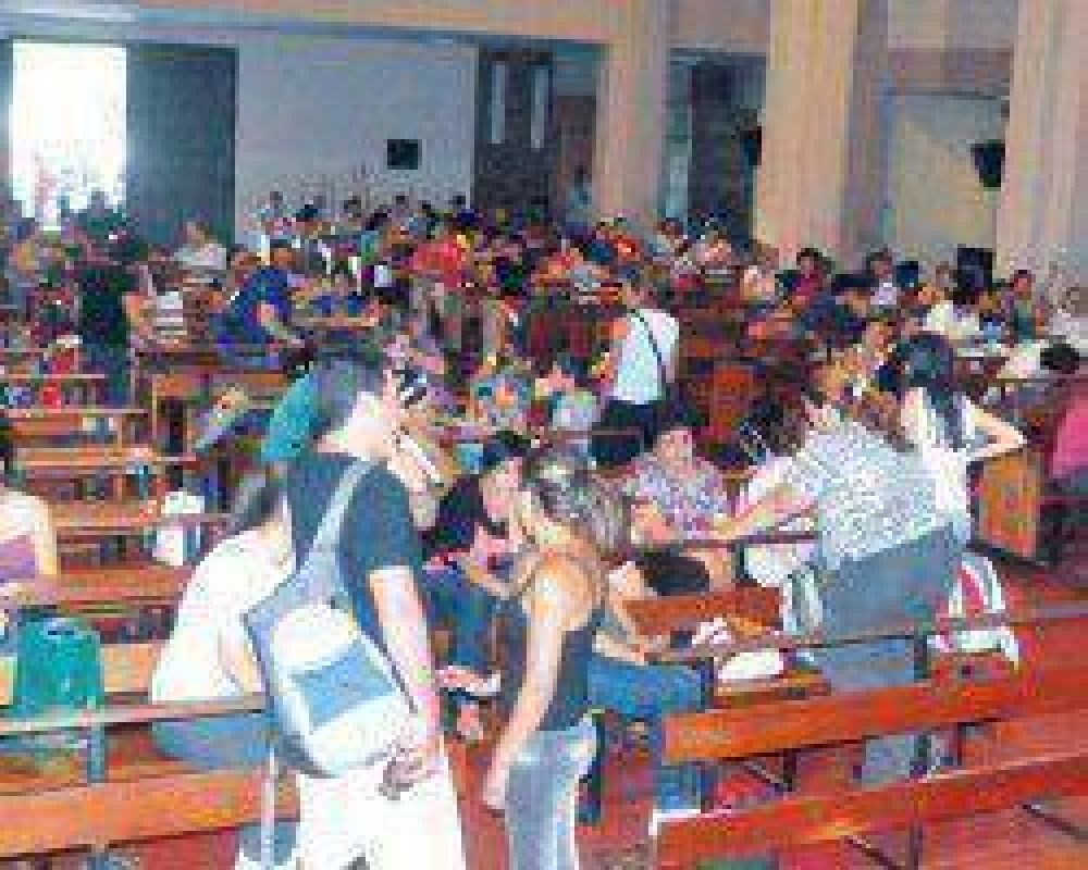 Militantes del Polo Obrero tomaron la Catedral en reclamo de viviendas