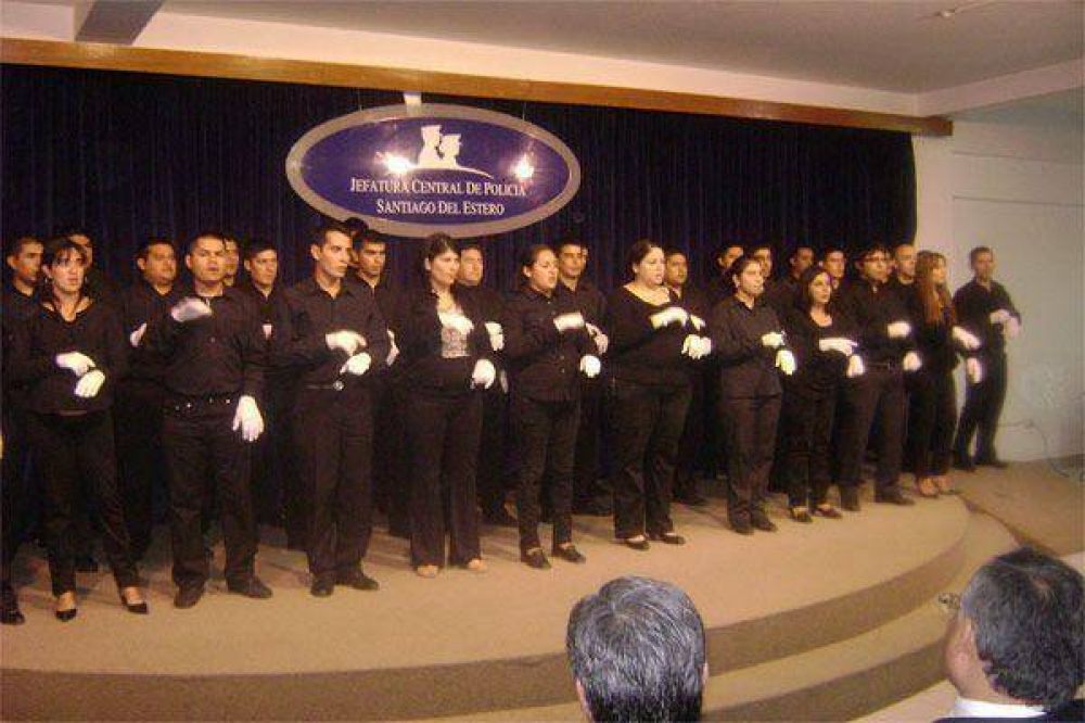 Finaliz� la capacitaci�n policial en lenguaje de se�as e ingl�s 