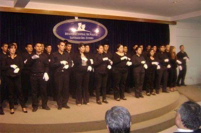 Finaliz� la capacitaci�n policial en lenguaje de se�as e ingl�s 