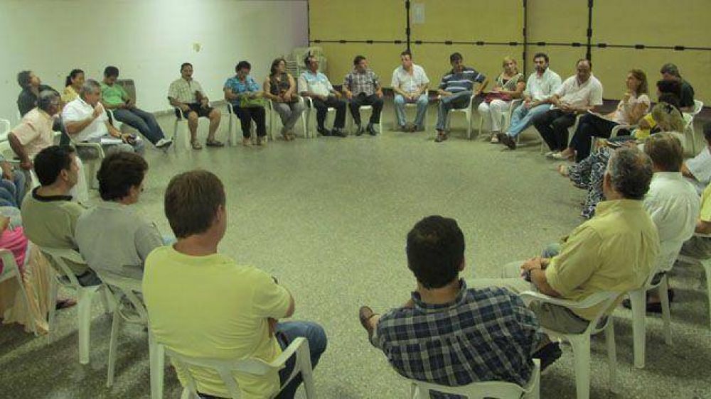 Se reuni� el c�rculo �ntimo de leales a Busti