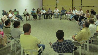 Se reuni� el c�rculo �ntimo de leales a Busti