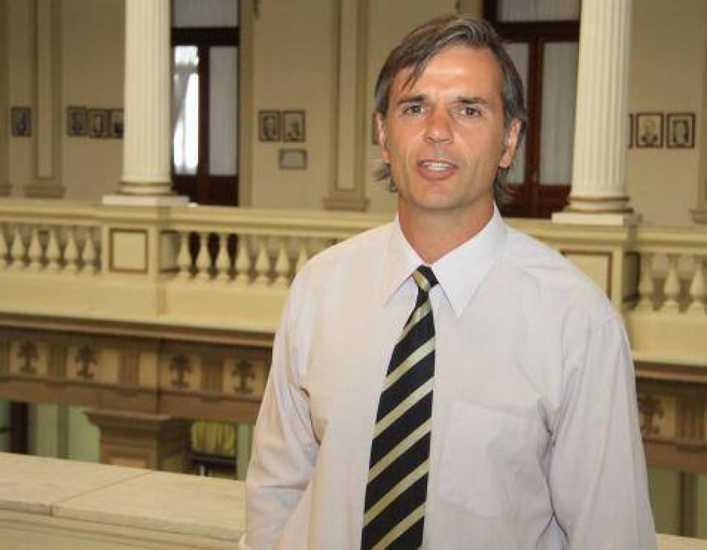 "Entiendo que luego de 20 a�os de ser oposici�n caigan en la f�cil"