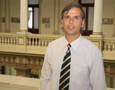 "Entiendo que luego de 20 a�os de ser oposici�n caigan en la f�cil"