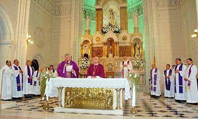 El padre Carlos Miri asumi� como p�rroco en la iglesia Nuestra Se�ora de la Merced
