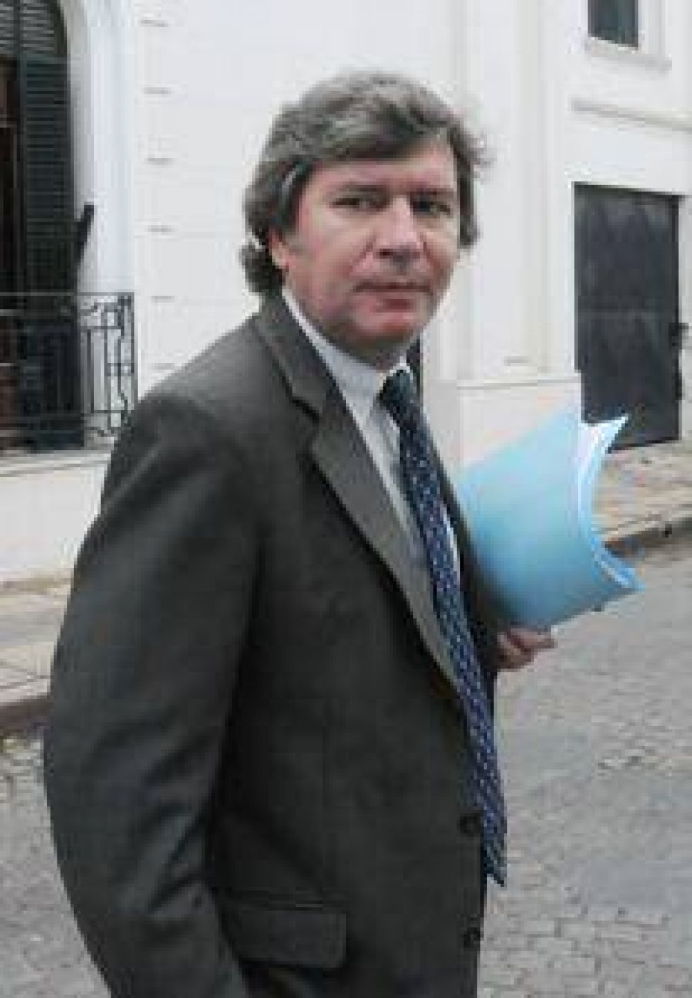 De acusar genocidas a buscar narcos