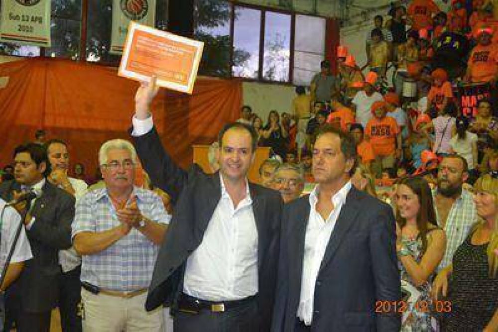 Daniel Scioli visit�  ayer Rojas, firm�  convenios y entreg�  importante subsidio