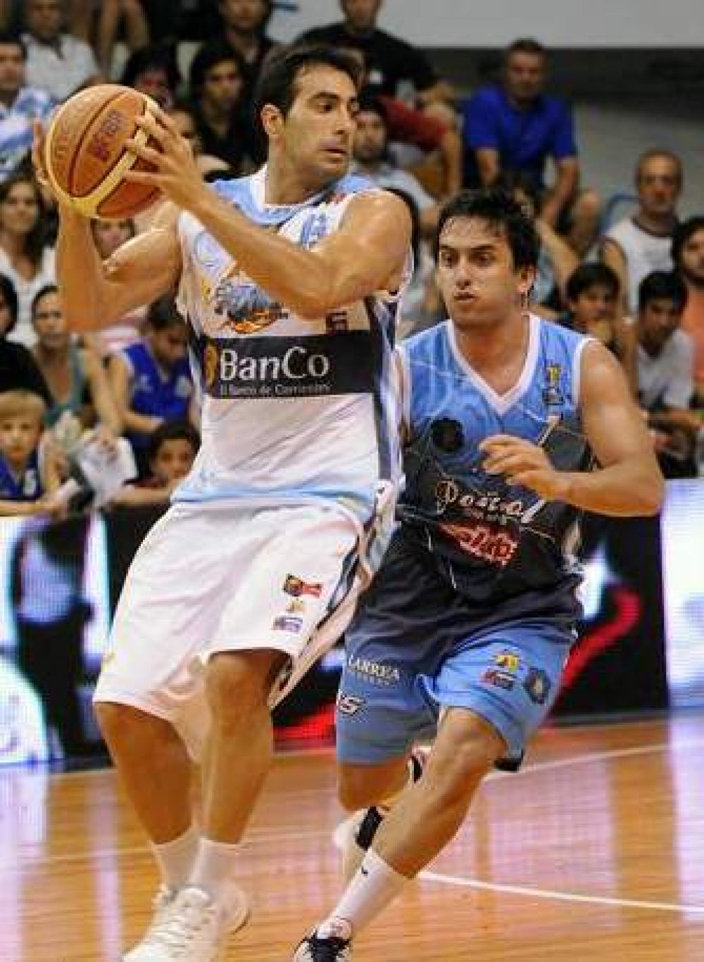 Regatas le gan� la �batalla� a Pe�arol y sue�a en grande