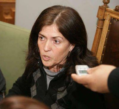 Piden explicaciones por funciones incompatibles de una subsecretaria