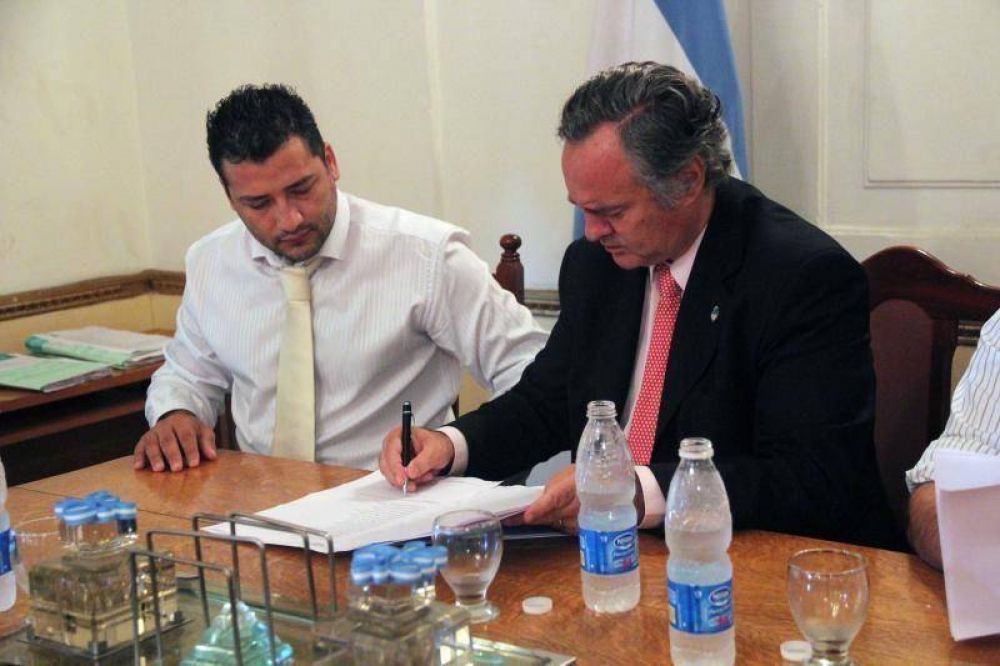 Por primera vez en San Miguel, se firm� un convenio de acciones y derechos posesorios