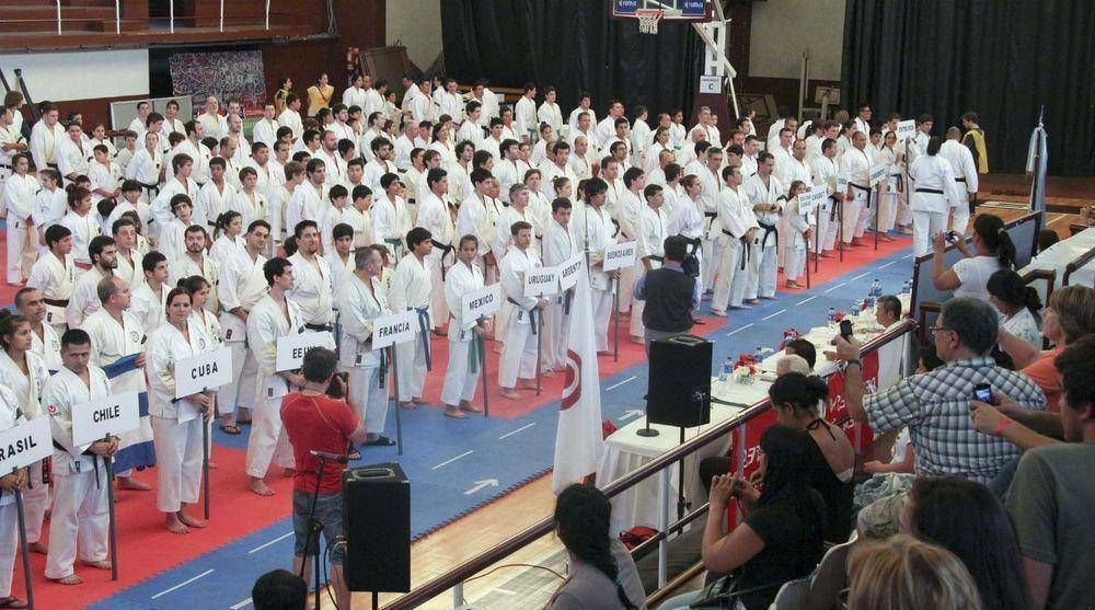 PRIMER ENCUENTRO SUDAMERICANO DE KARATE Y KOBUDO OKINAWENSE EN LAN�S 