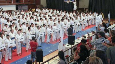 PRIMER ENCUENTRO SUDAMERICANO DE KARATE Y KOBUDO OKINAWENSE EN LAN�S 
