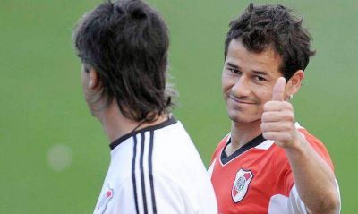 Ram�n D�az cuida a Mora y prueba con Lanzini
