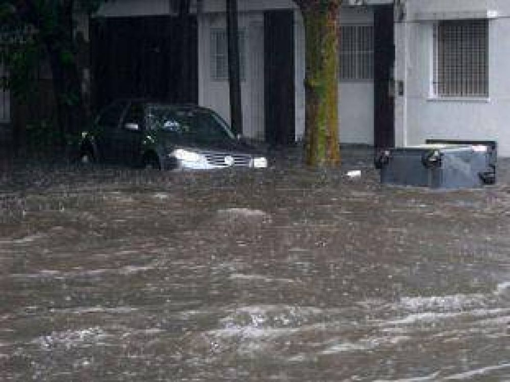 Por las fuertes lluvias ya hay varias zonas inundadas en la Capital Federal