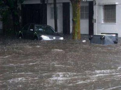 Por las fuertes lluvias ya hay varias zonas inundadas en la Capital Federal