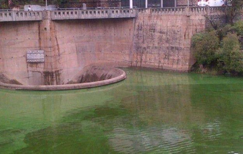 Las aguas del lago San Roque est�n por superar el embudo