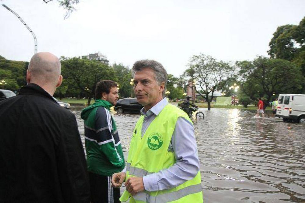 Macri recorri� las zonas inundadas