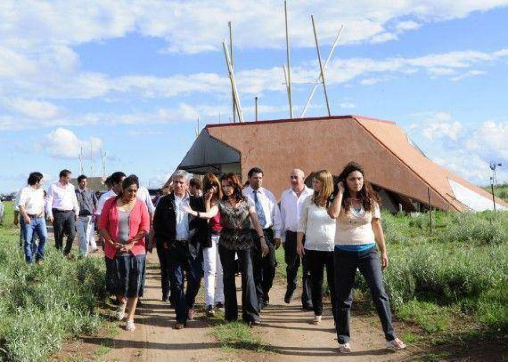 Poggi visit� el Pueblo Naci�n Ranquel y se interioriz� del avance de obras y de los proyectos en marcha