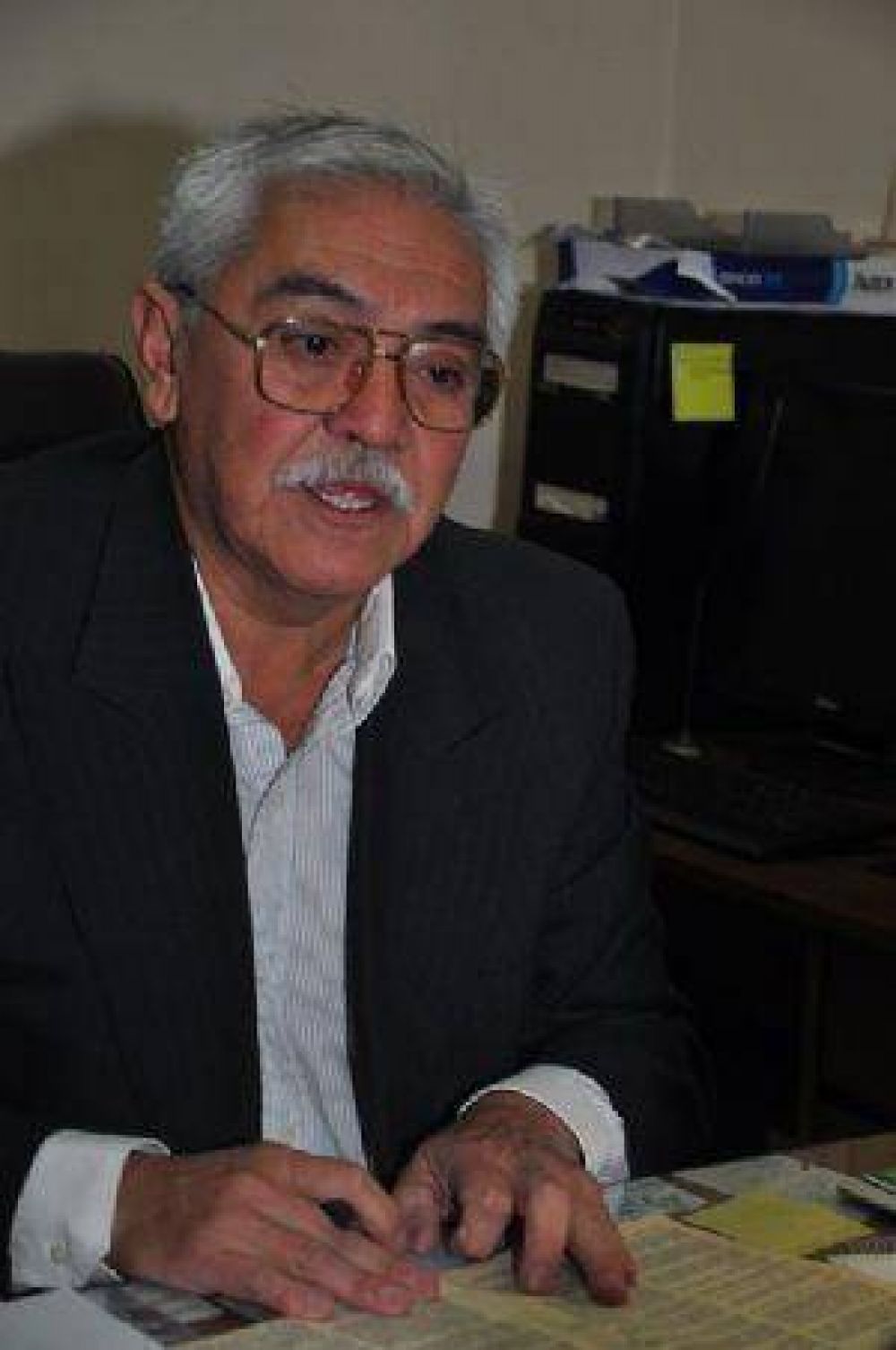 Renunci� el asesor de Gobierno