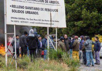 Bloquearon el ingreso de camiones al basural 