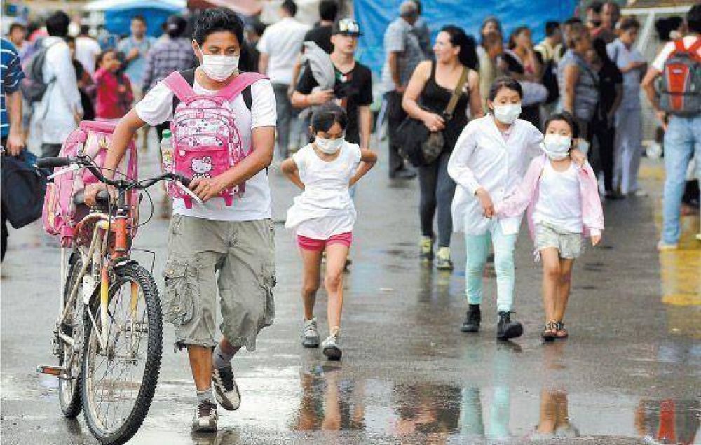 Una maana de temor y evacuados en la Ciudad por una nube txica