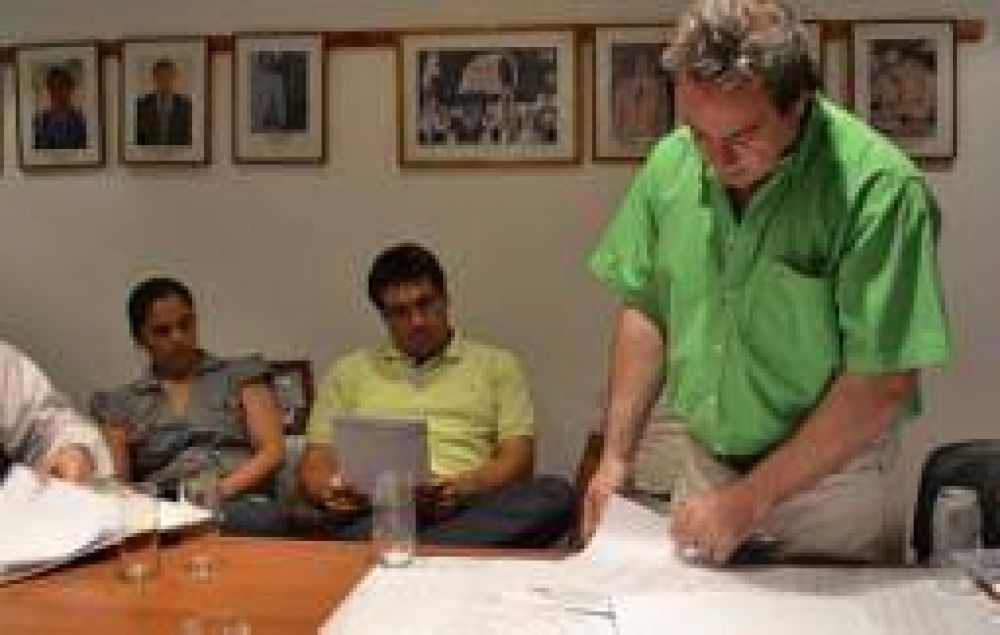Riojano�s hace lobby para obtener el aumento del colectivo urbano 