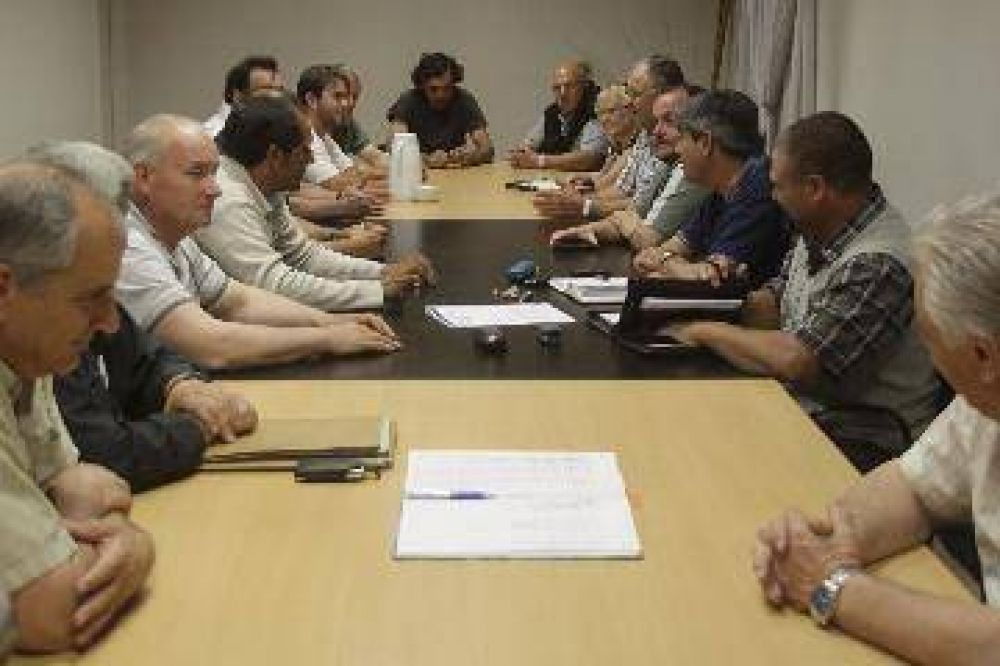 Los productores dejaron en suspenso el tractorazo