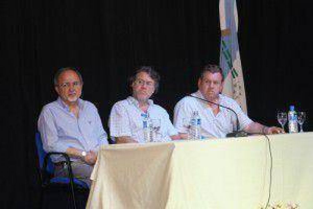 Forster califico de �antidemocr�tica� la extensi�n de la cautelar a favor de Clar�n