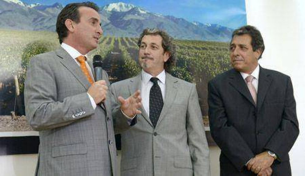 Perez tom� juramento a nuevo integrante del Tribunal de Cuentas  