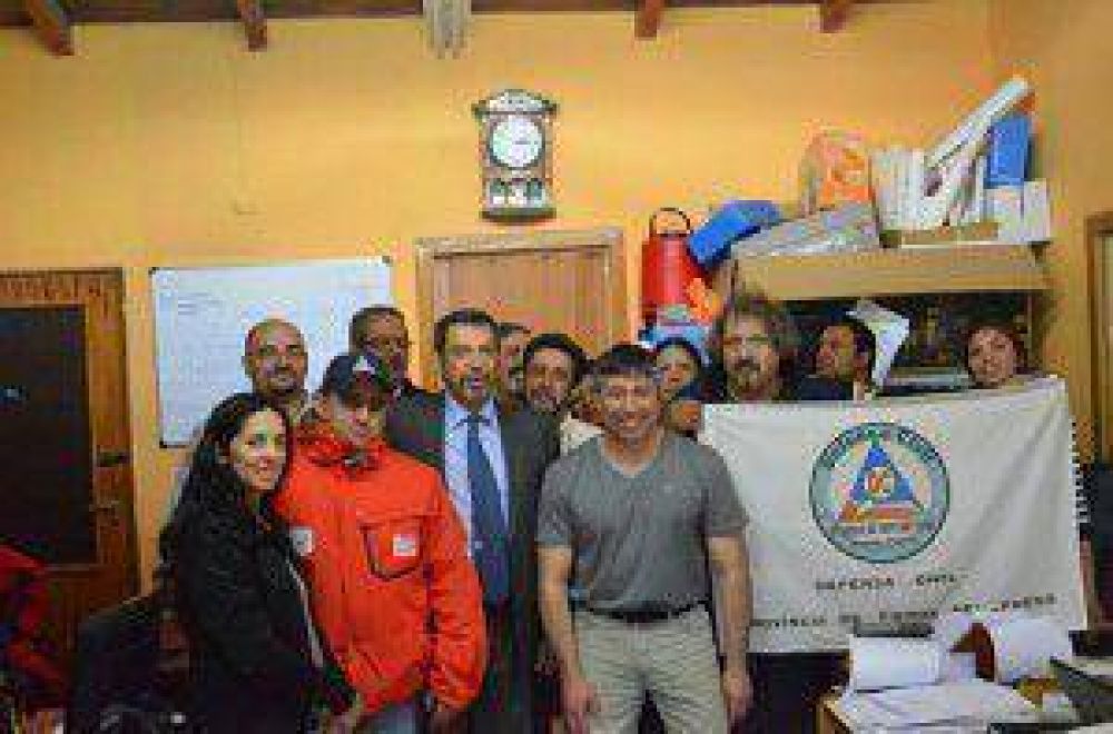 El Ministro de Gobierno visit� las instalaciones de Defensa Civil provincial