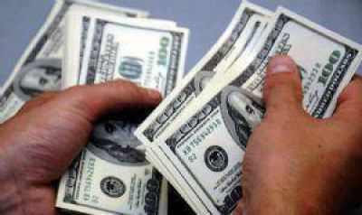 El d�lar oficial se acerca a los $5 en Mendoza 