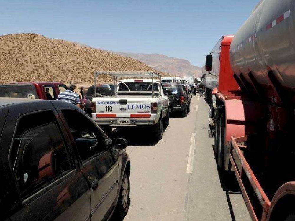 Gendarmer�a rechaz� la medida chilena de abrir el paso s�lo 11 horas por d�a para no perjudicar al turista 