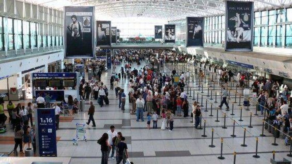 La tormenta porte�a causa demoras en los vuelos de Mendoza 