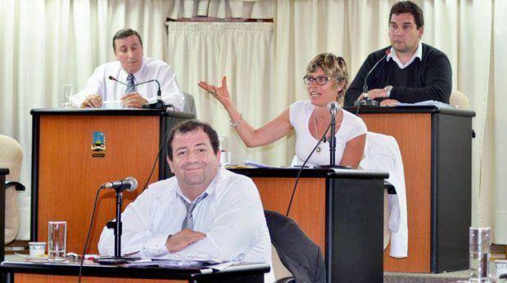 Con reproches a David Gonz�lez, se aprob� el bono de los municipales
