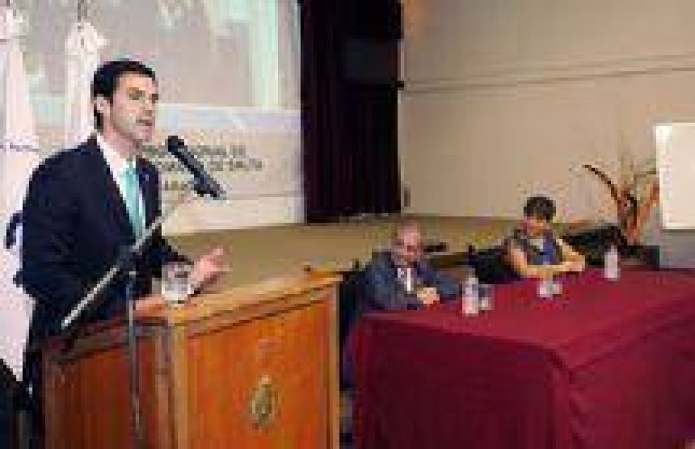 El Gobernador Urtubey particip� del 8� Encuentro Regional NOA de Tributaci�n
