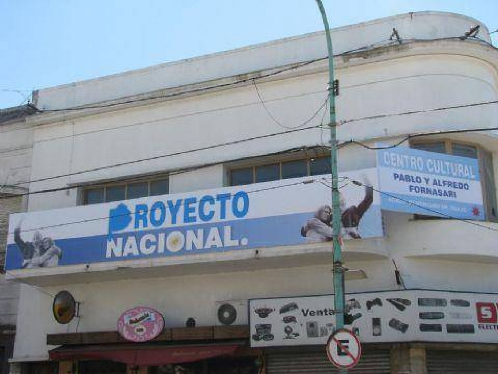 Mariotto en la inauguraci�n del Centro Cultural Fornasari