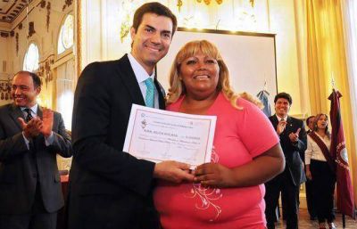 Urtubey entreg� diplomas a los primeros egresados de la Tecnicatura en Administraci�n P�blica