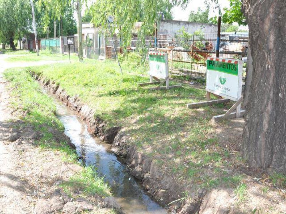 FLORENCIO VARELA: Obras de mejoras en distintos barrios