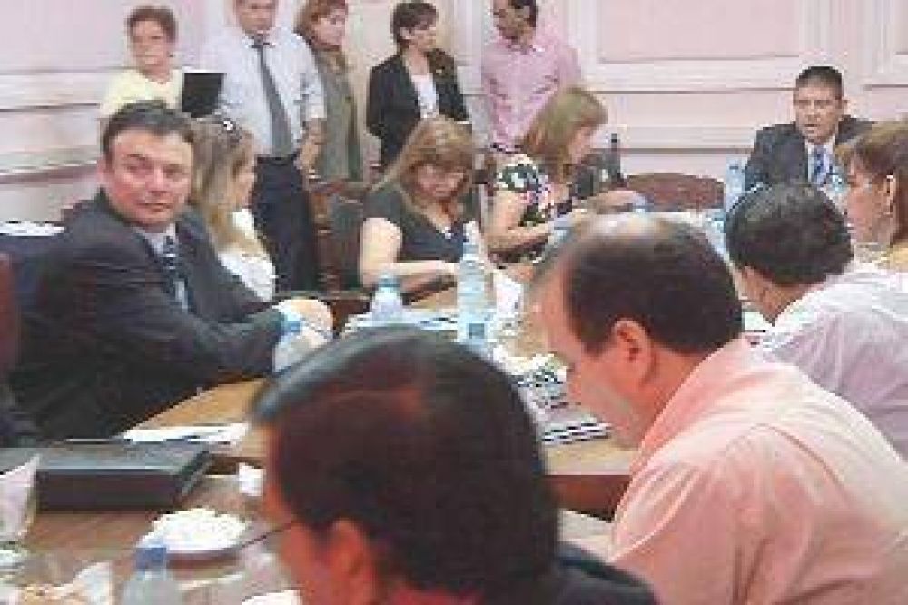 "El Presupuesto est� hecho con toda la prudencia" resalt� Chara en la Legislatura 
